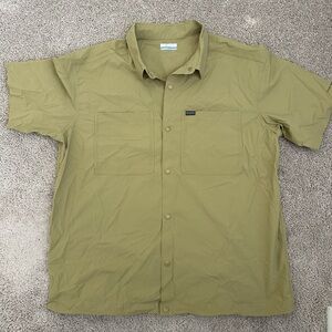 Men's Olive Green Short Sleeve Shirt